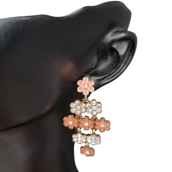 VERSONA NWT PEACHY PINK & CRYSTAL DAISY DROP EARRINGS - Picture 3 of 4